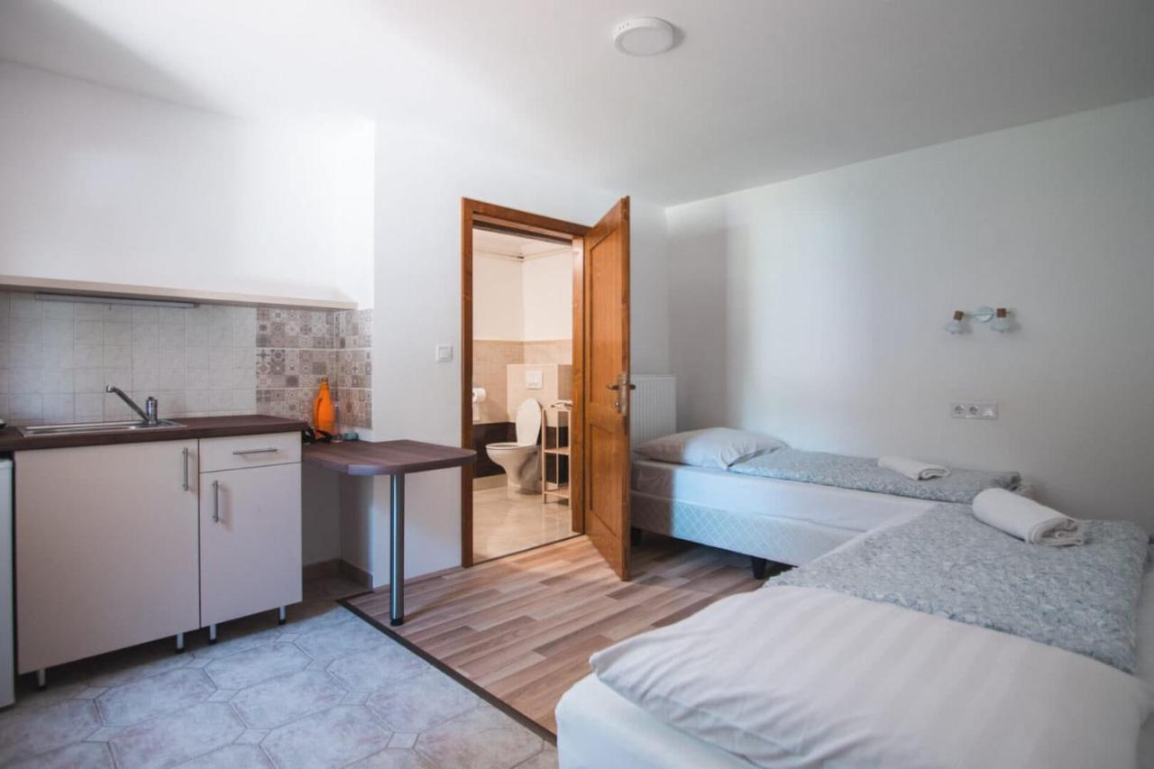 Natura Panzio&Apartmanhaz Orfu Luaran gambar